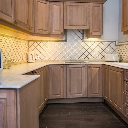 Апартаменты Luxury 2 Bedroom Apt, 1 Minute From The Beach! *