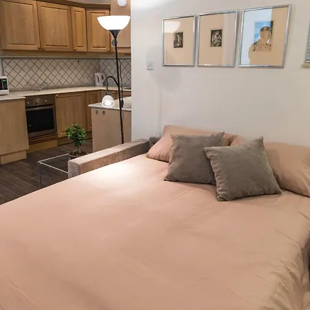 Luxury 2 Bedroom Apt, 1 Minute From The Beach! * Слима