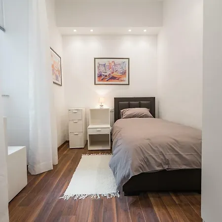 Luxury 2 Bedroom Apt, 1 Minute From The Beach! Sliema