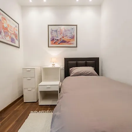 Luxury 2 Bedroom Apt, 1 Minute From The Beach! Sliema